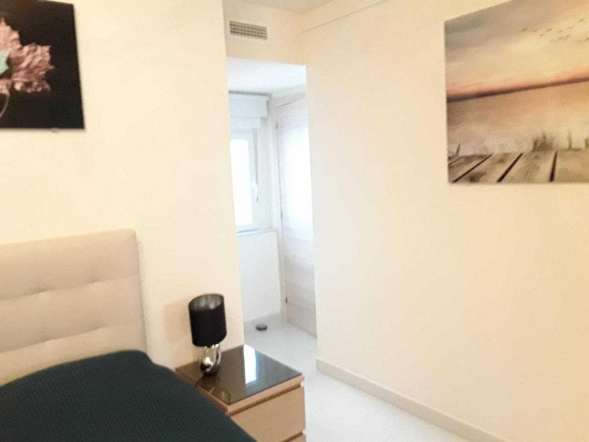 マルベーリャFront Port Line Sleeps 6アパートメント エクステリア 写真